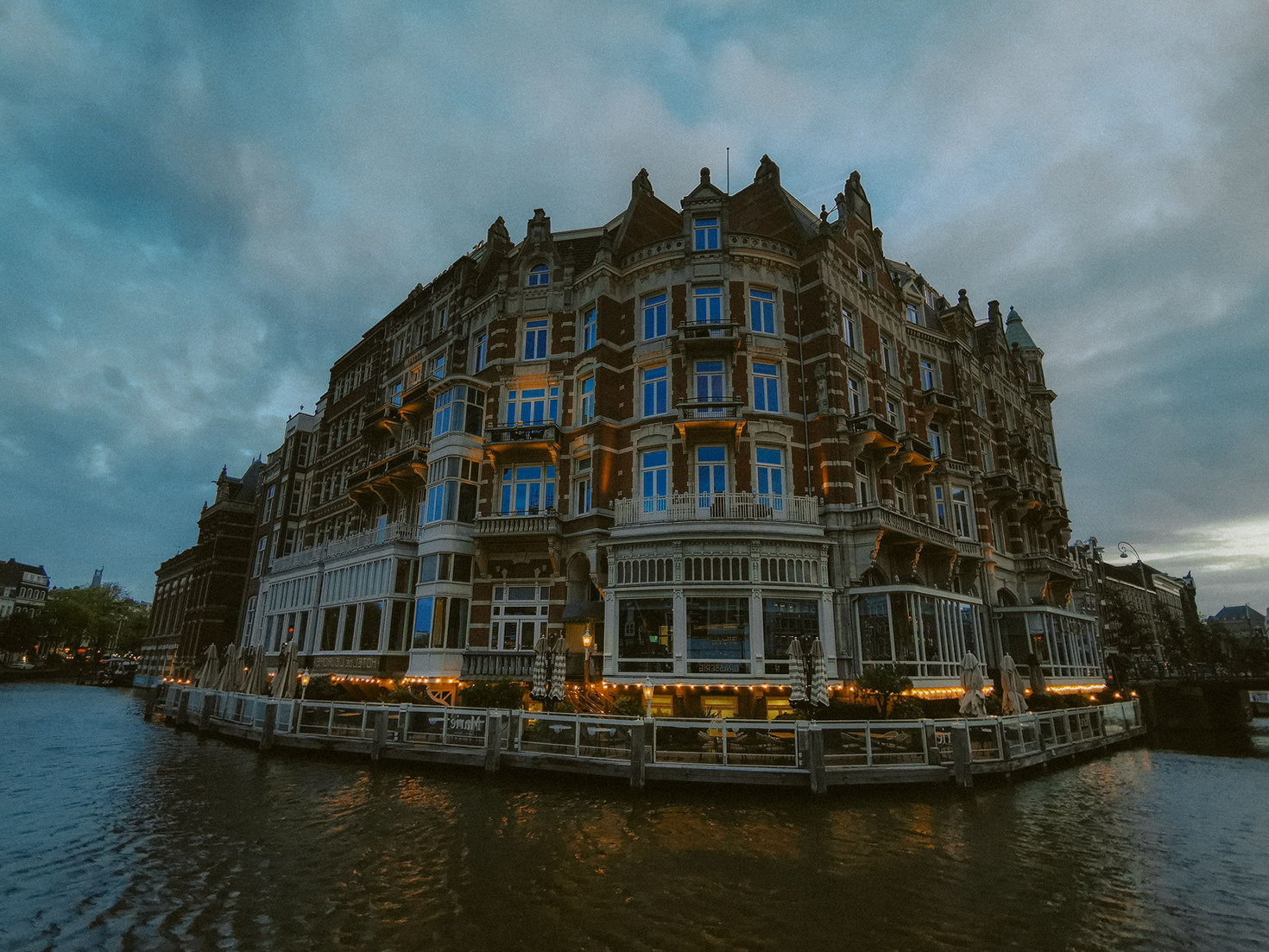 Honestviewreviewgroup Hotel historic facade at twilight